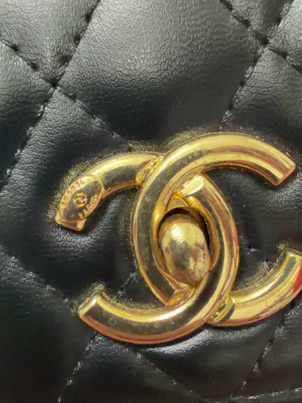 CHANEL compact quilted